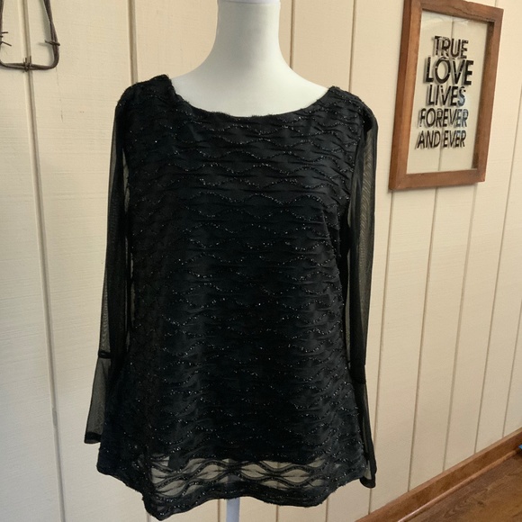 Black  dressy blouse size large.  (Very pretty) - Picture 1 of 2